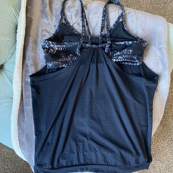 Athleta strappy tank with built-in bra, size medium, great condition - Picture 3 of 5